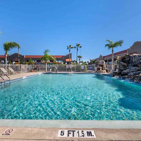 Quality Inn Kennedy Space Center Тайтусвилл Экстерьер фото