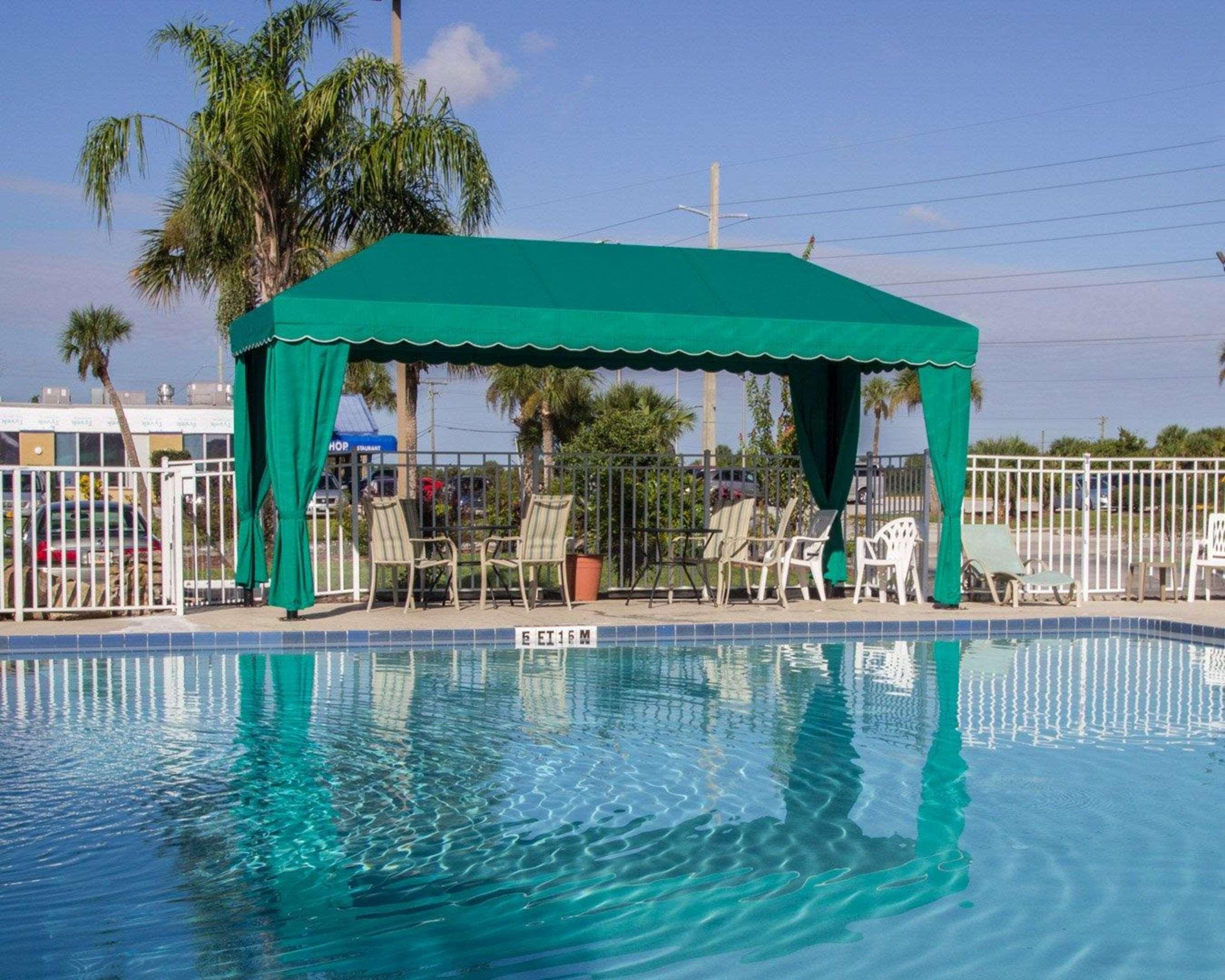 Quality Inn Kennedy Space Center Тайтусвилл Экстерьер фото
