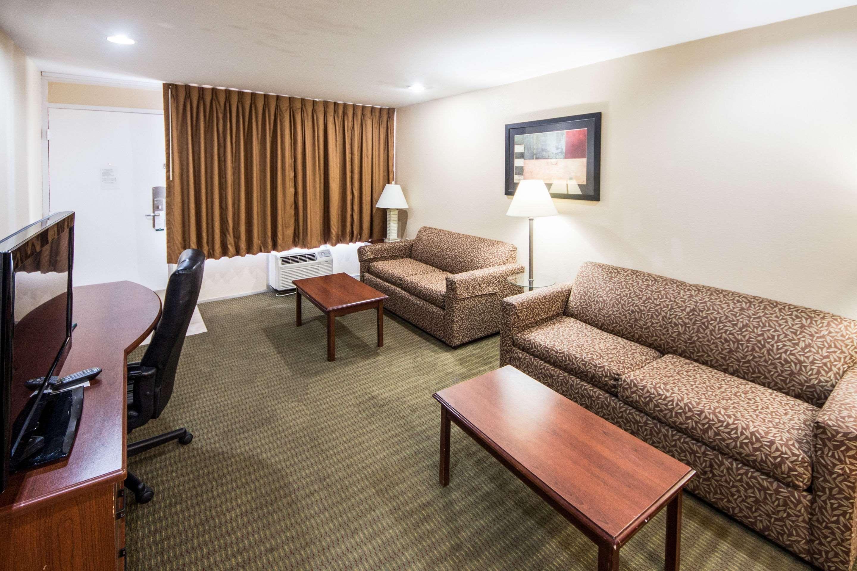 Quality Inn Kennedy Space Center Тайтусвилл Экстерьер фото