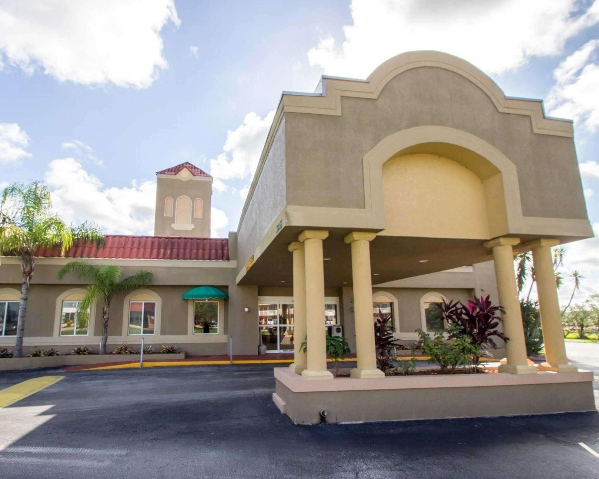 Quality Inn Kennedy Space Center Тайтусвилл Экстерьер фото