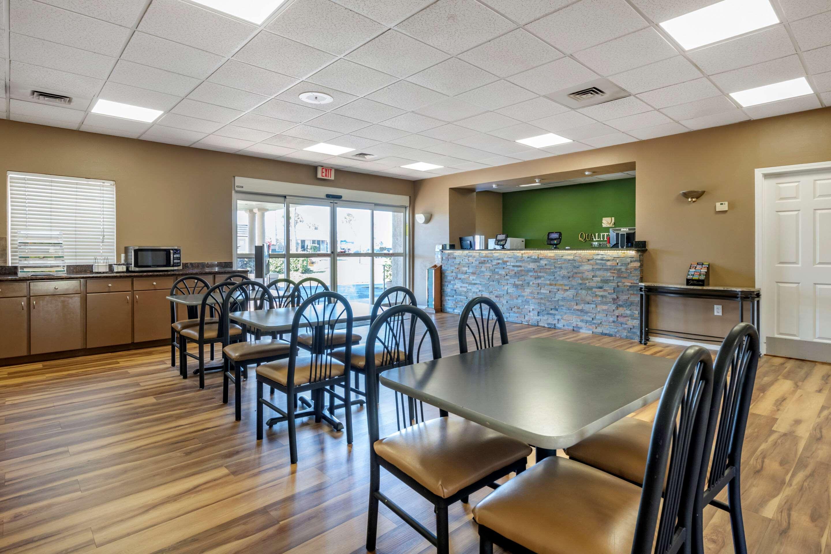 Quality Inn Kennedy Space Center Тайтусвилл Экстерьер фото