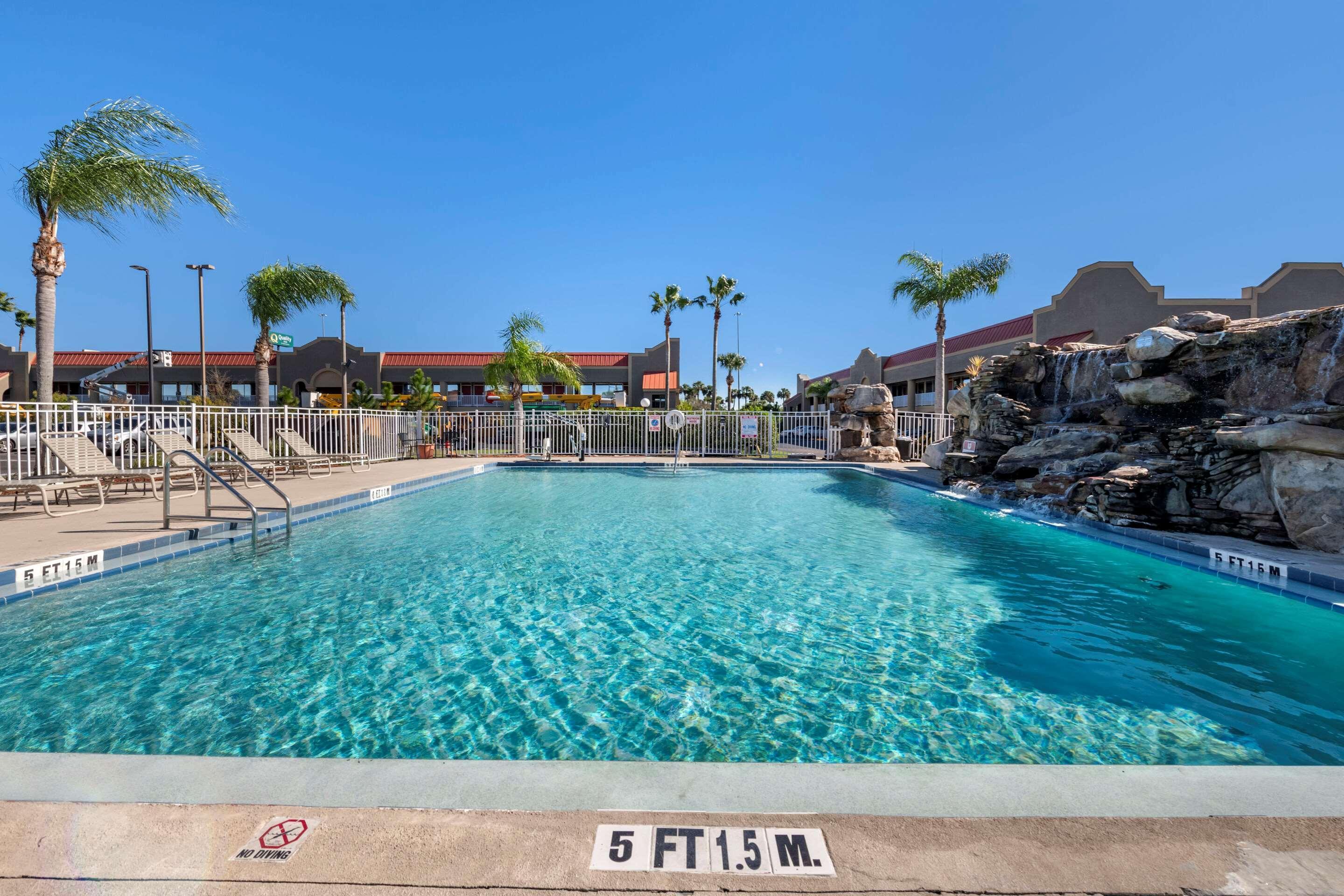 Quality Inn Kennedy Space Center Тайтусвилл Экстерьер фото