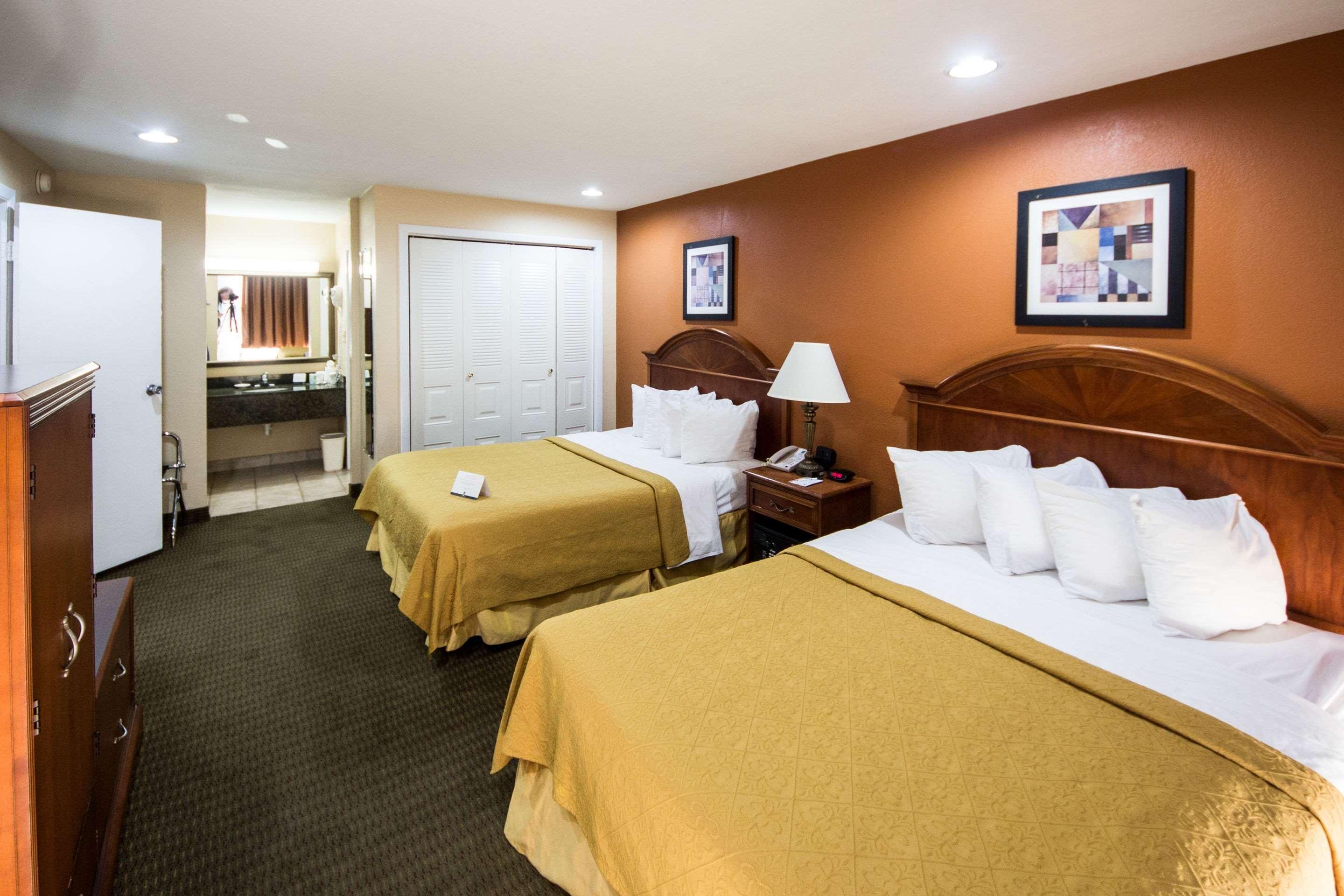 Quality Inn Kennedy Space Center Тайтусвилл Экстерьер фото
