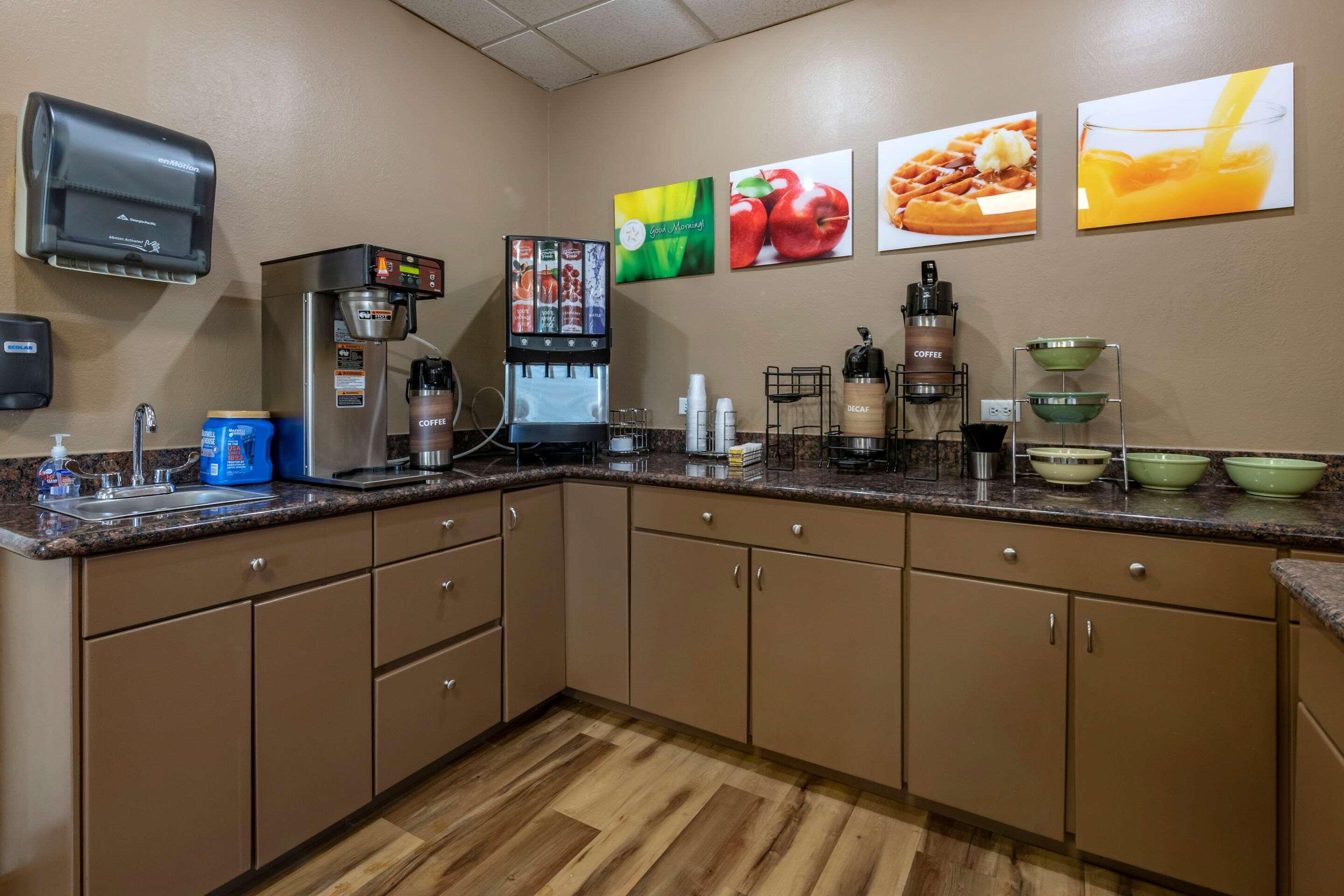 Quality Inn Kennedy Space Center Тайтусвилл Экстерьер фото