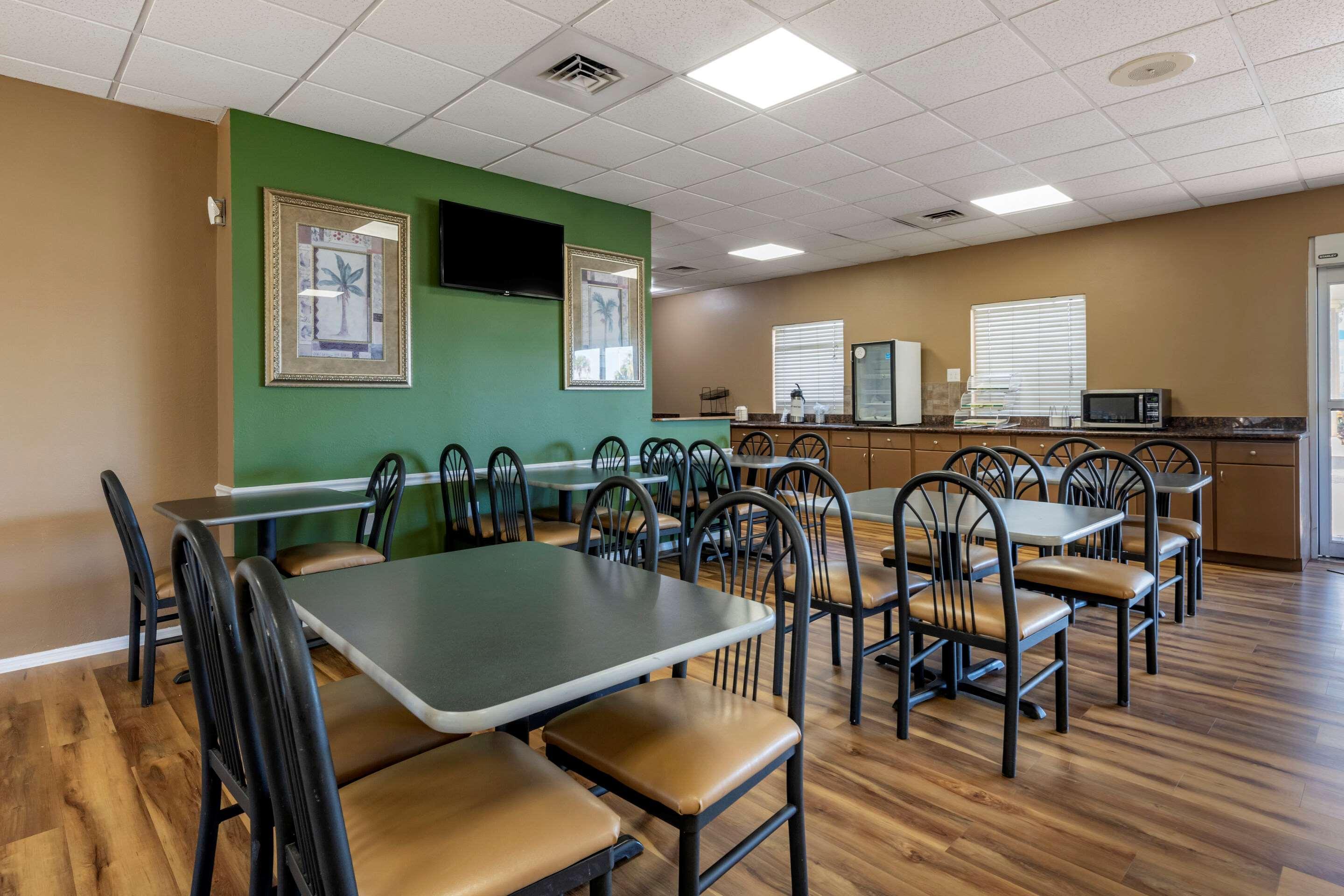 Quality Inn Kennedy Space Center Тайтусвилл Экстерьер фото