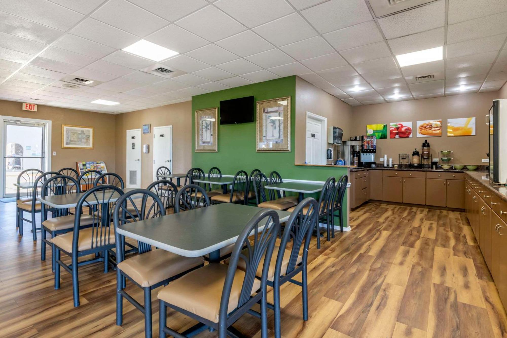 Quality Inn Kennedy Space Center Тайтусвилл Экстерьер фото