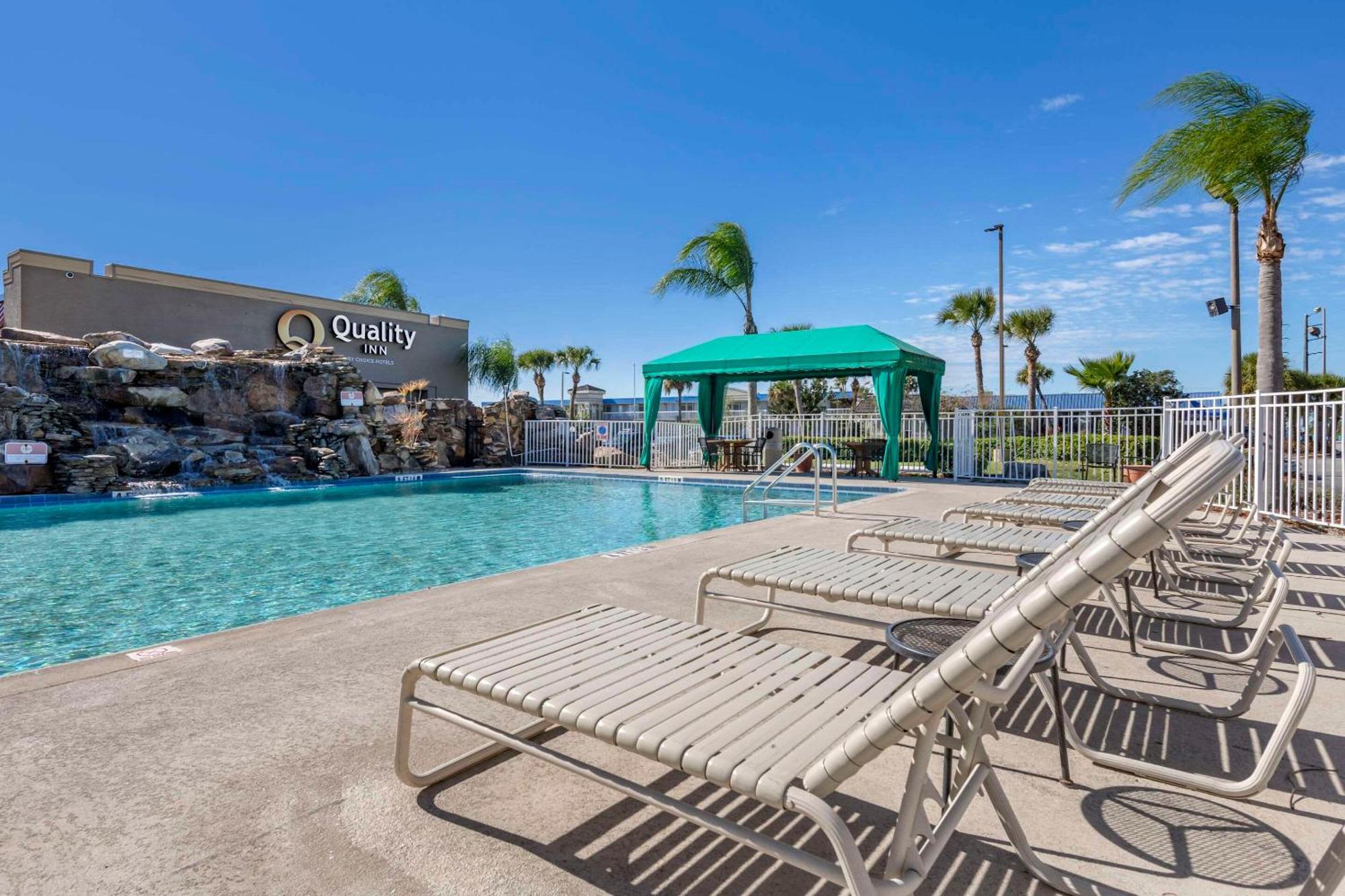Quality Inn Kennedy Space Center Тайтусвилл Экстерьер фото