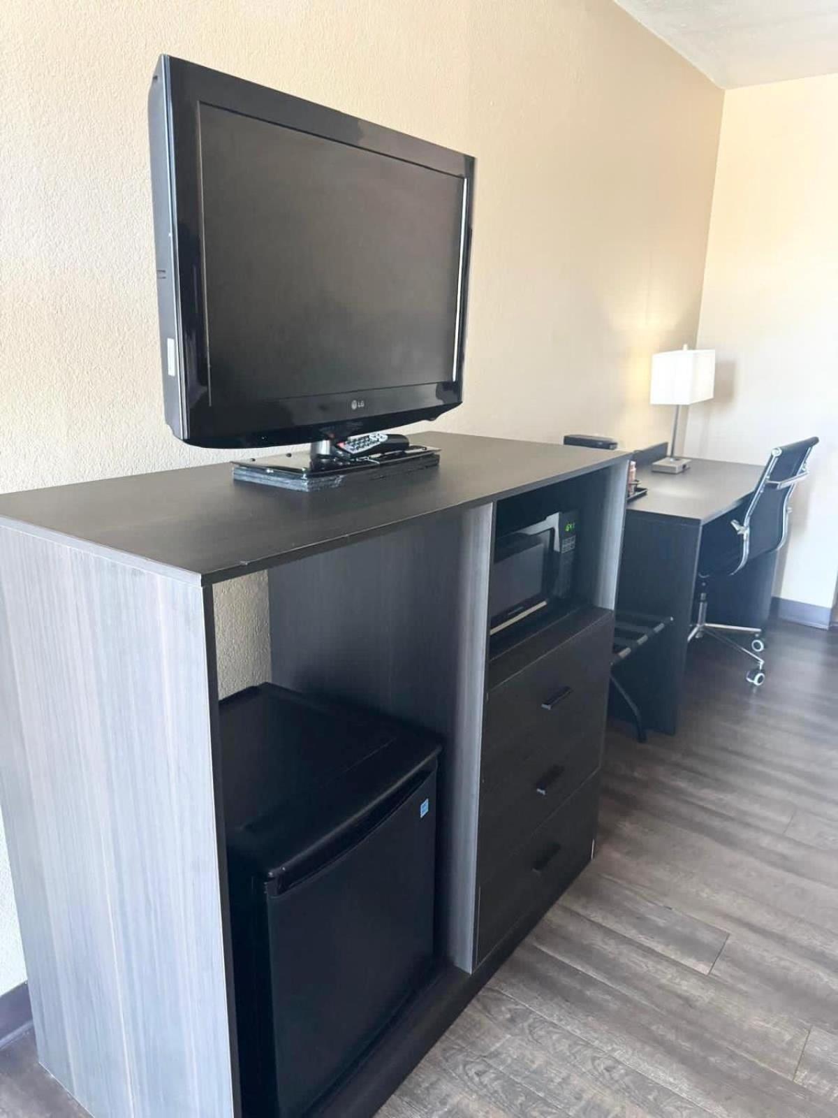 Quality Inn Kennedy Space Center Тайтусвилл Экстерьер фото