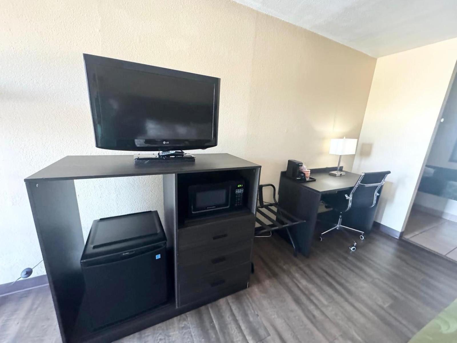 Quality Inn Kennedy Space Center Тайтусвилл Экстерьер фото