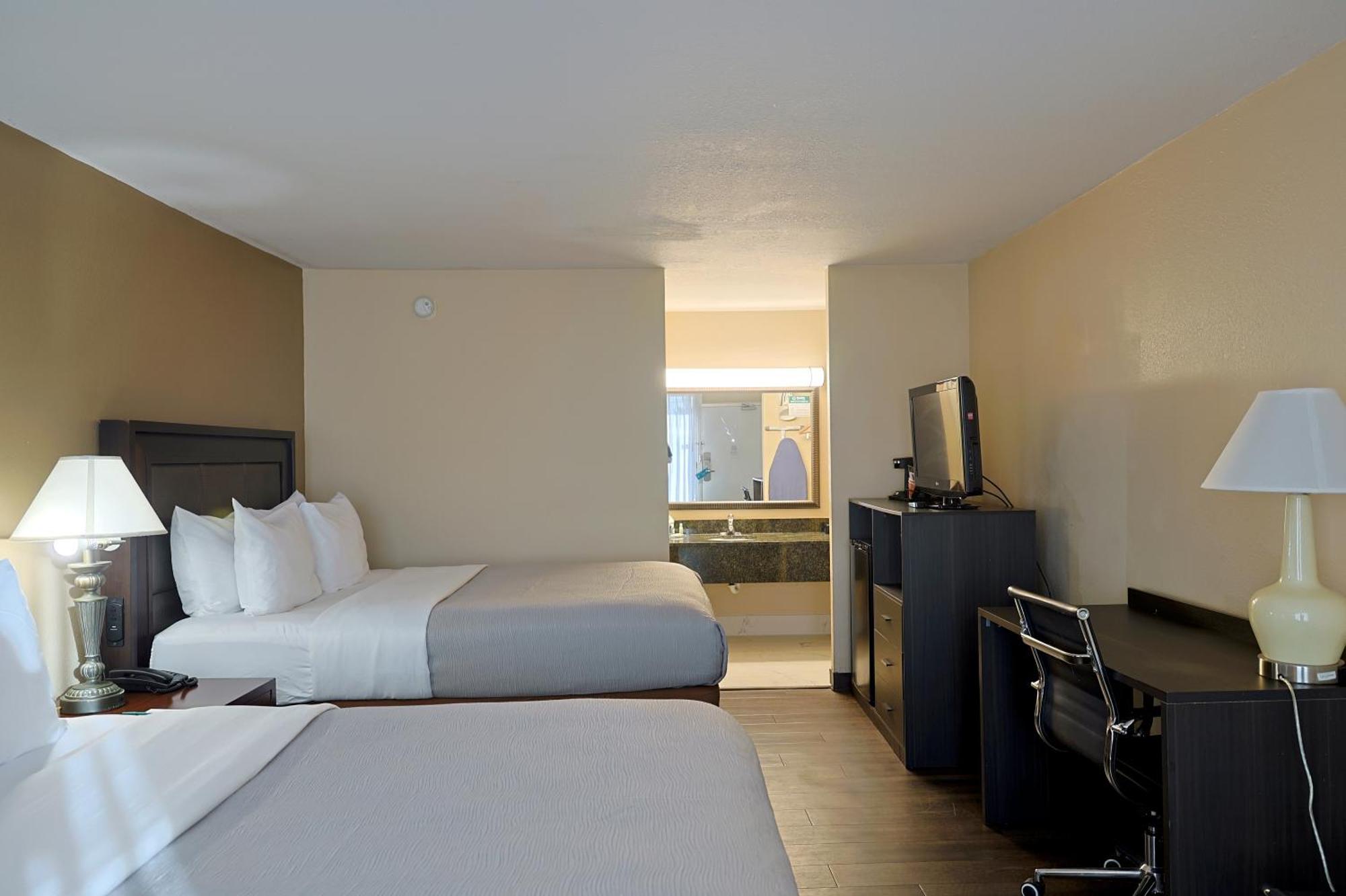 Quality Inn Kennedy Space Center Тайтусвилл Экстерьер фото