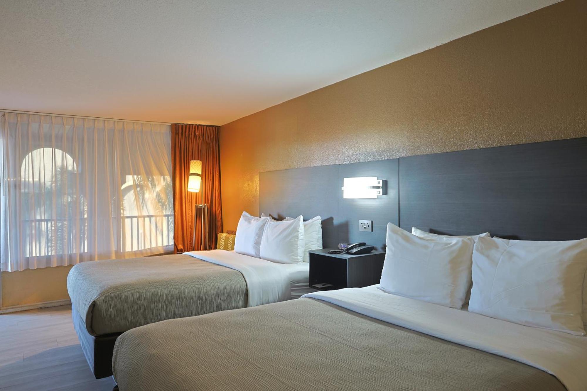 Quality Inn Kennedy Space Center Тайтусвилл Экстерьер фото