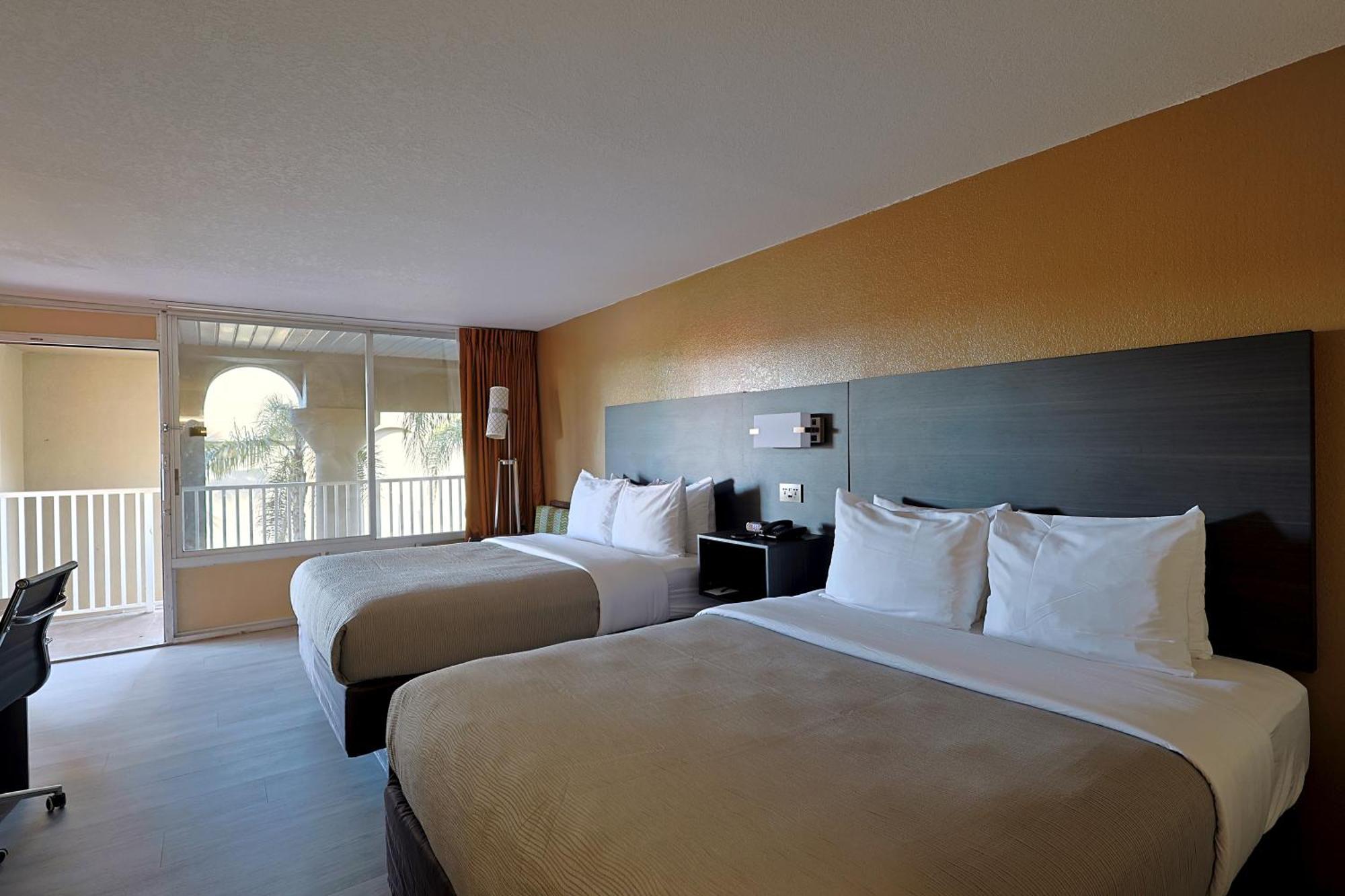 Quality Inn Kennedy Space Center Тайтусвилл Экстерьер фото