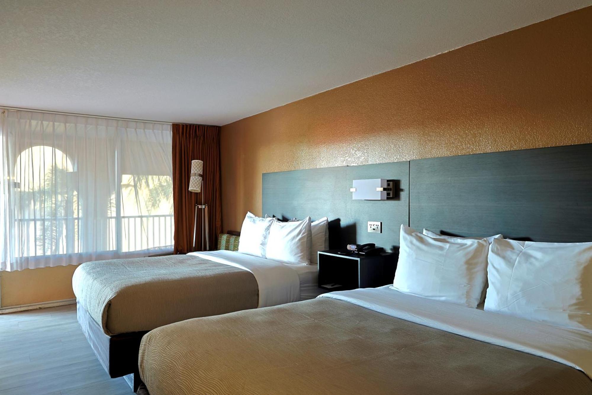 Quality Inn Kennedy Space Center Тайтусвилл Экстерьер фото