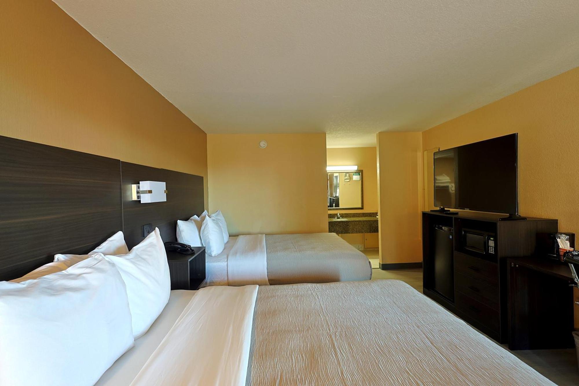 Quality Inn Kennedy Space Center Тайтусвилл Экстерьер фото