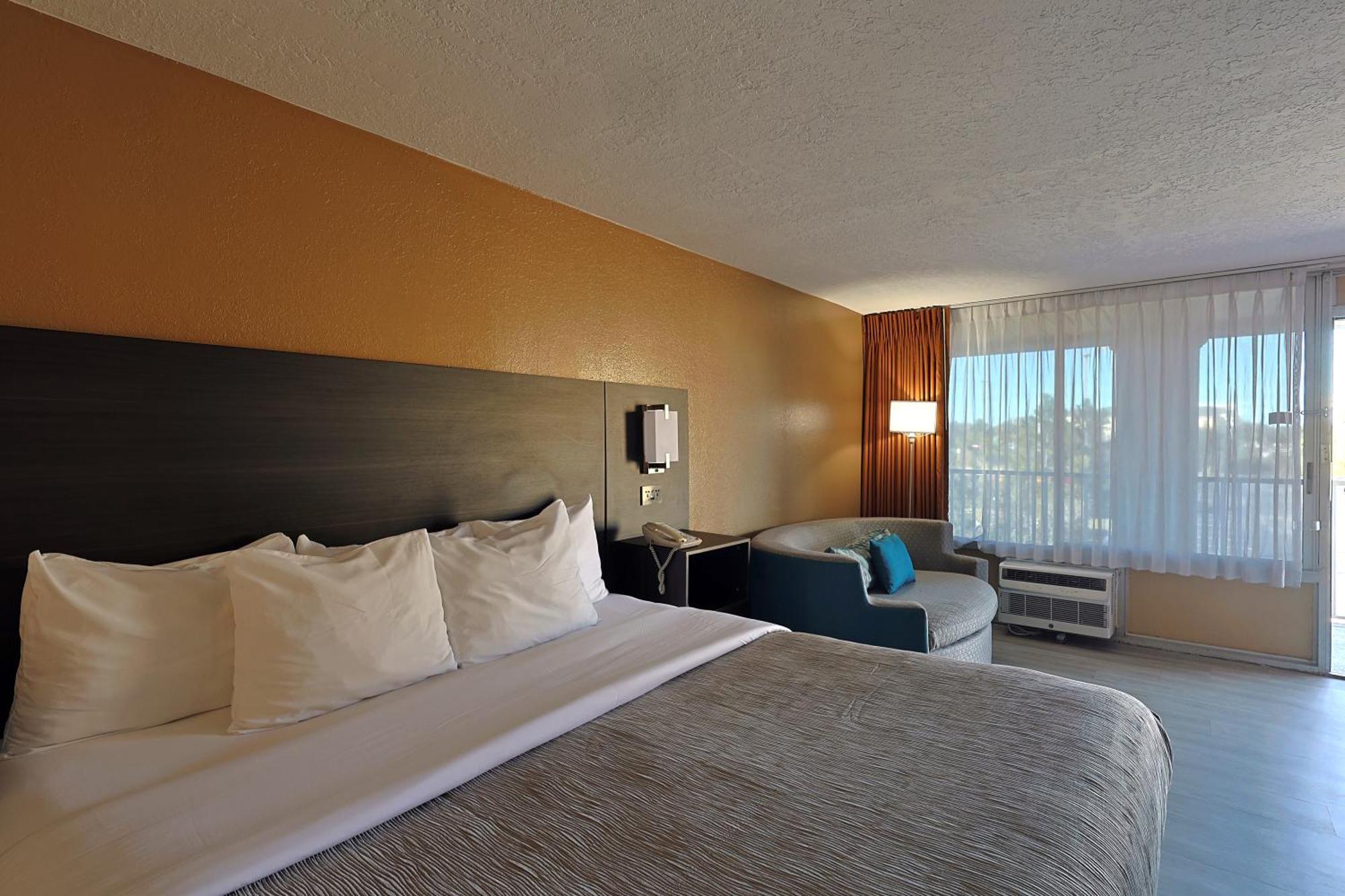 Quality Inn Kennedy Space Center Тайтусвилл Экстерьер фото