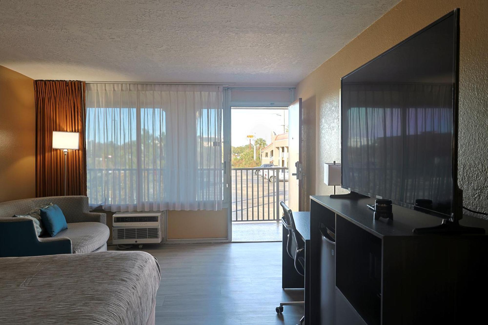 Quality Inn Kennedy Space Center Тайтусвилл Экстерьер фото