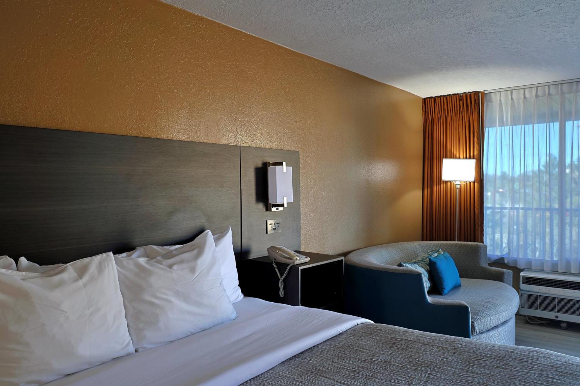 Quality Inn Kennedy Space Center Тайтусвилл Экстерьер фото