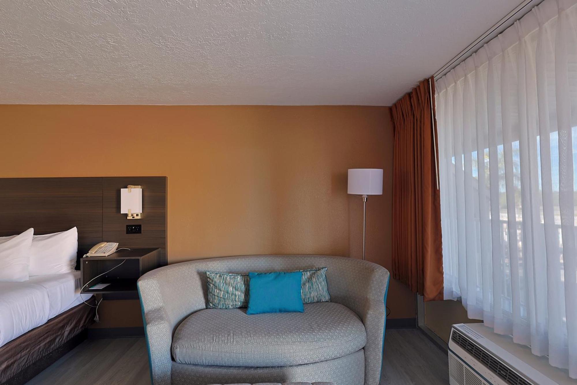 Quality Inn Kennedy Space Center Тайтусвилл Экстерьер фото