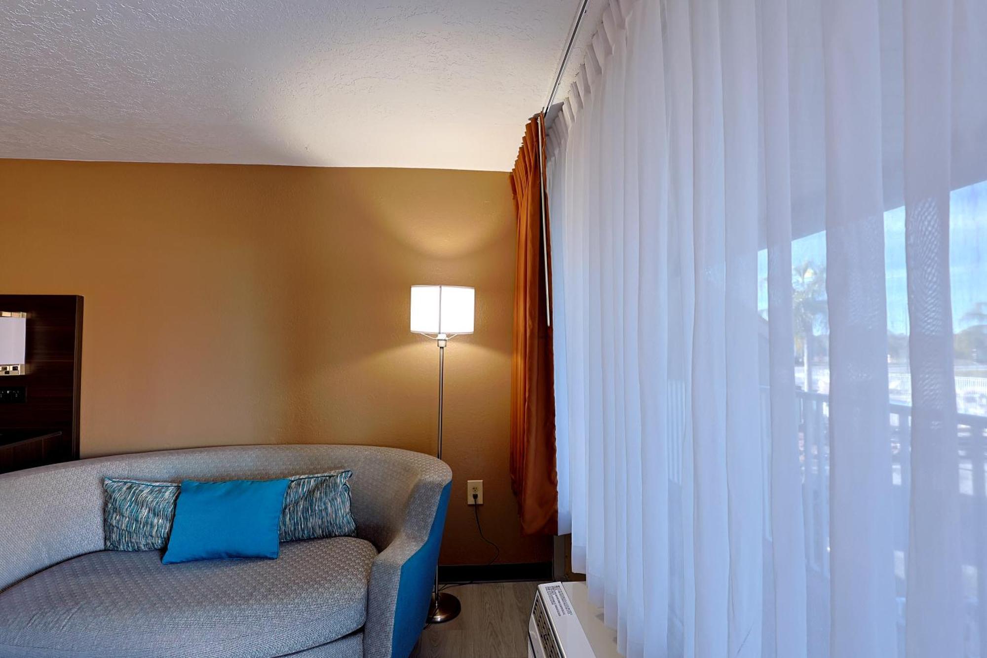 Quality Inn Kennedy Space Center Тайтусвилл Экстерьер фото