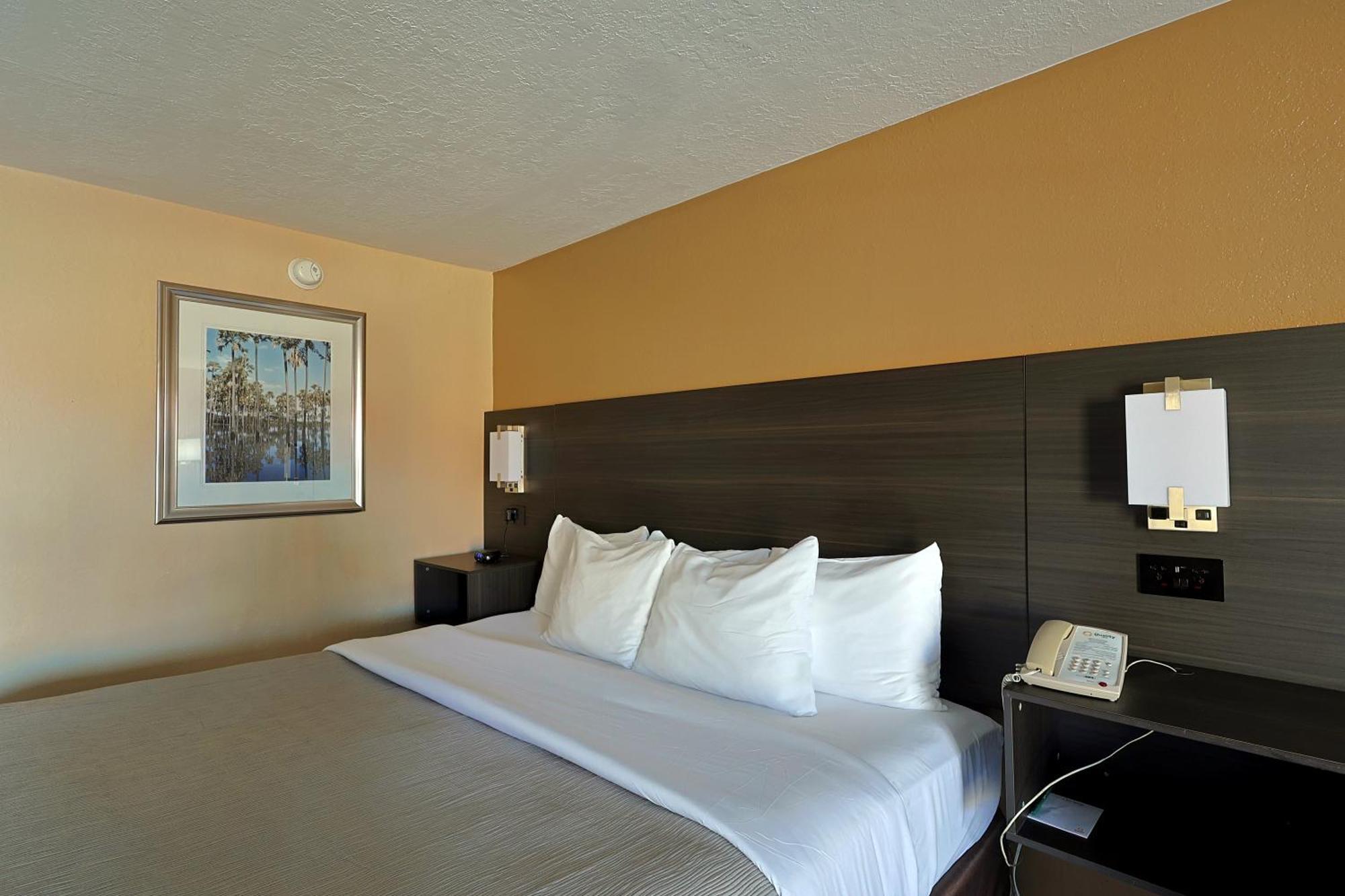 Quality Inn Kennedy Space Center Тайтусвилл Экстерьер фото