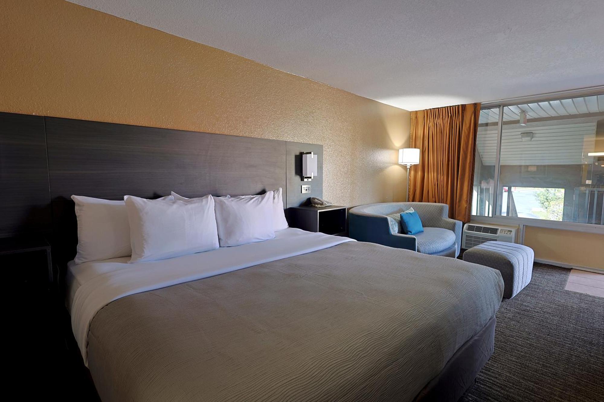 Quality Inn Kennedy Space Center Тайтусвилл Экстерьер фото